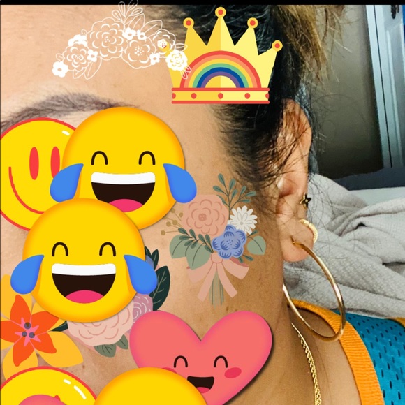 Hoop earrings 💯 real gold not filled not fake! 18karat Pawnable. Lightweight. - Picture 11 of 11